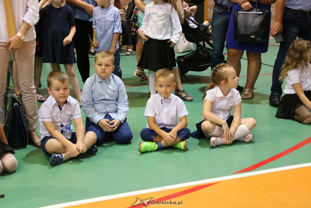 Rozpoczęcie roku szkolnego w SP nr 5 [02.09.2019] - zdjęcie #207 - eOstroleka.pl