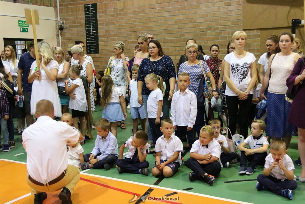 Rozpoczęcie roku szkolnego w SP nr 5 [02.09.2019] - zdjęcie #9 - eOstroleka.pl