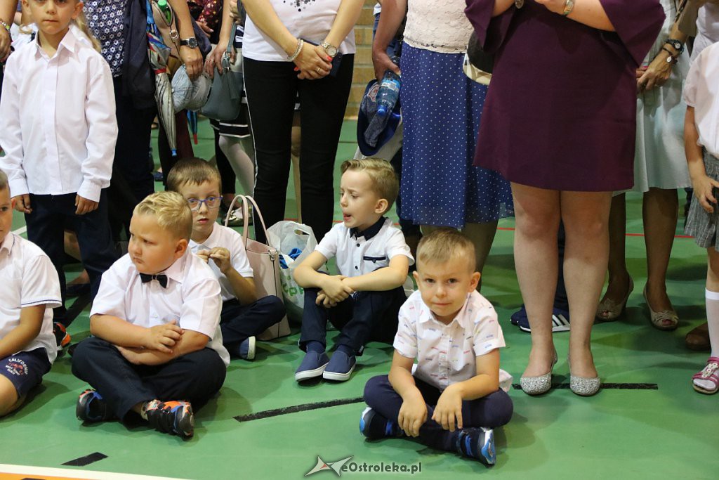 Rozpoczęcie roku szkolnego w SP nr 5 [02.09.2019] - zdjęcie #10 - eOstroleka.pl