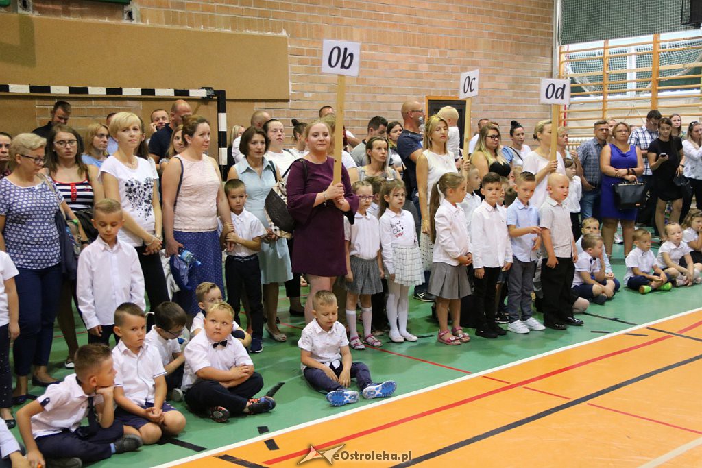 Rozpoczęcie roku szkolnego w SP nr 5 [02.09.2019] - zdjęcie #16 - eOstroleka.pl