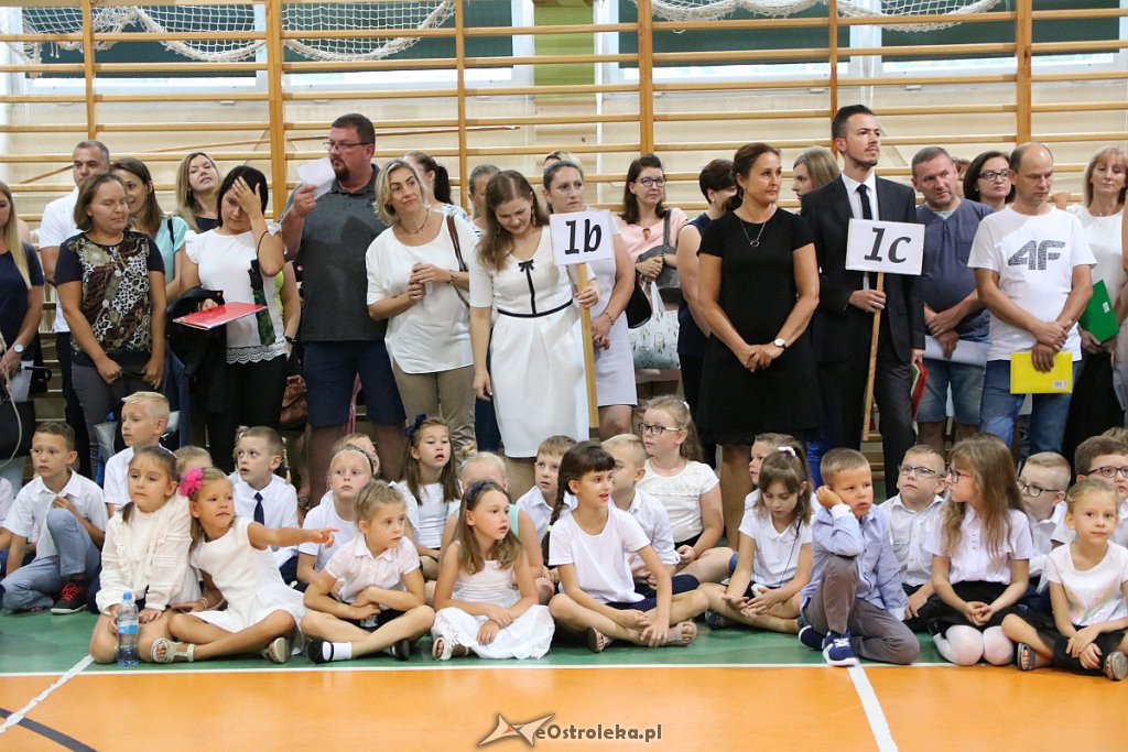 Rozpoczęcie roku szkolnego w SP nr 5 [02.09.2019] - zdjęcie #18 - eOstroleka.pl