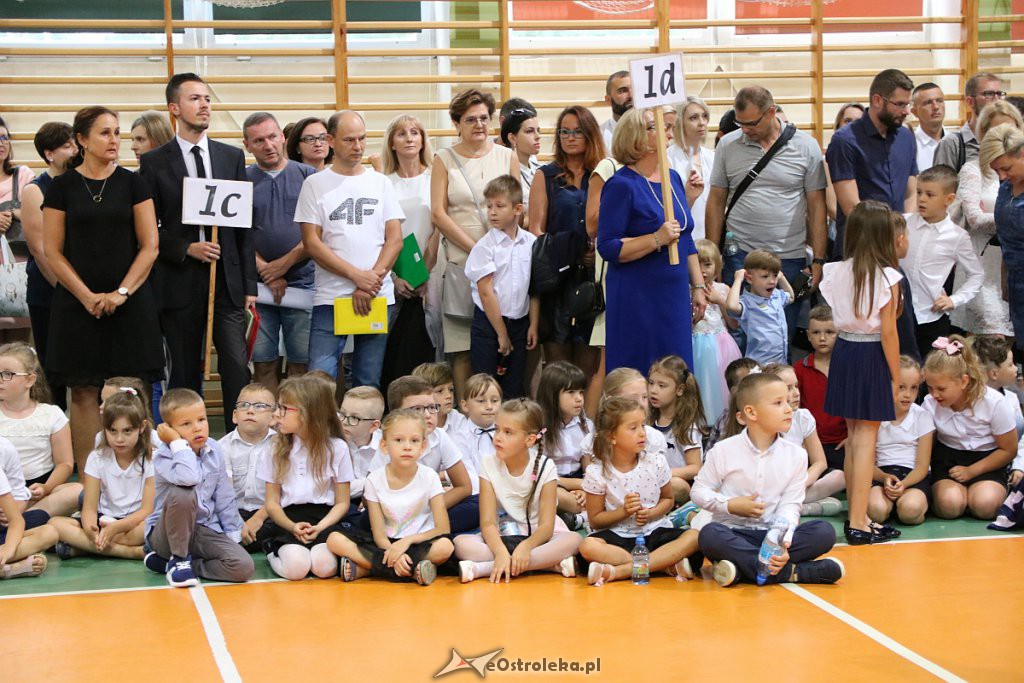 Rozpoczęcie roku szkolnego w SP nr 5 [02.09.2019] - zdjęcie #19 - eOstroleka.pl