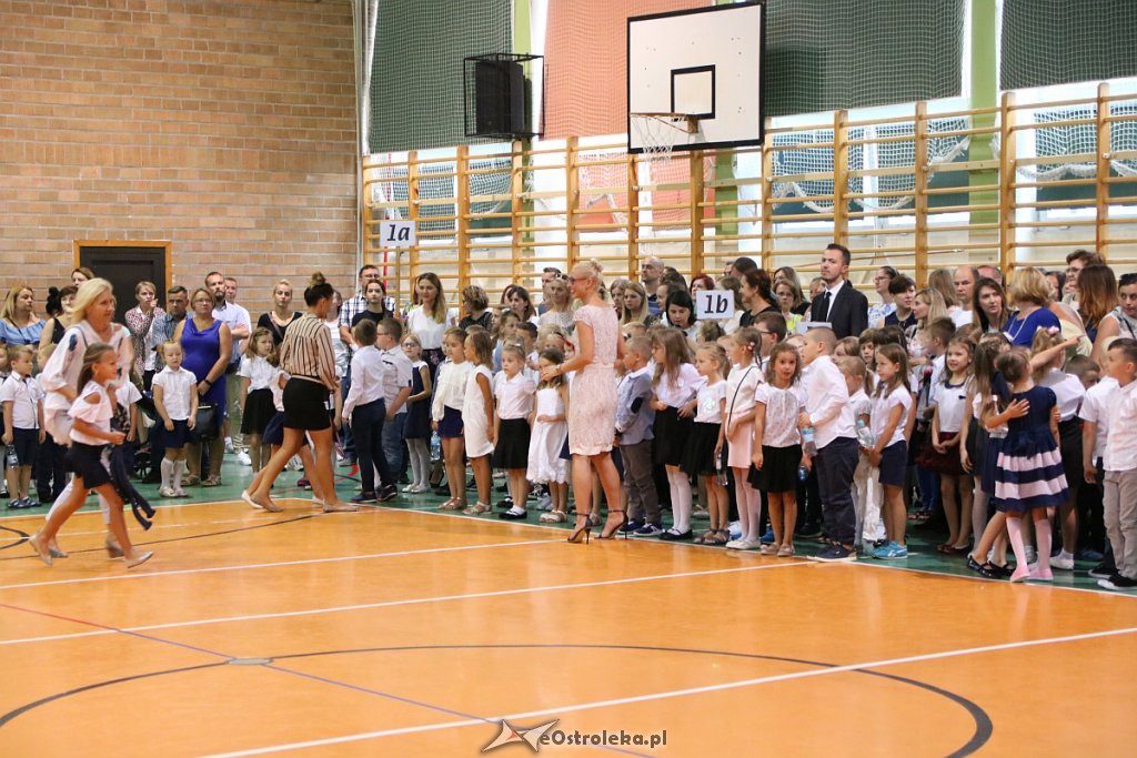 Rozpoczęcie roku szkolnego w SP nr 5 [02.09.2019] - zdjęcie #22 - eOstroleka.pl