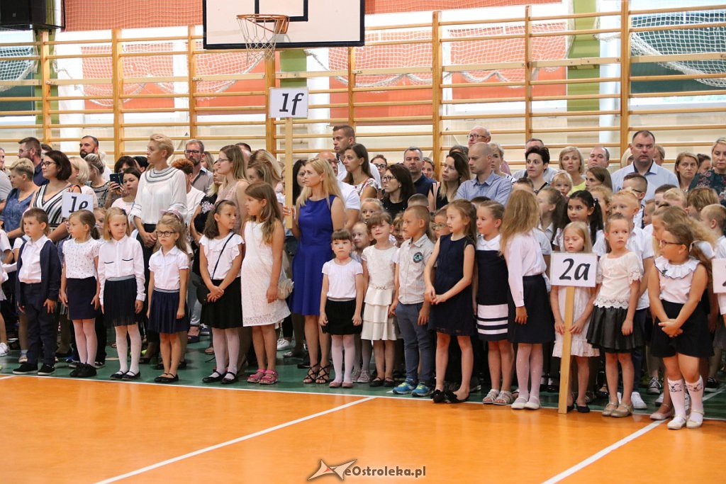 Rozpoczęcie roku szkolnego w SP nr 5 [02.09.2019] - zdjęcie #23 - eOstroleka.pl