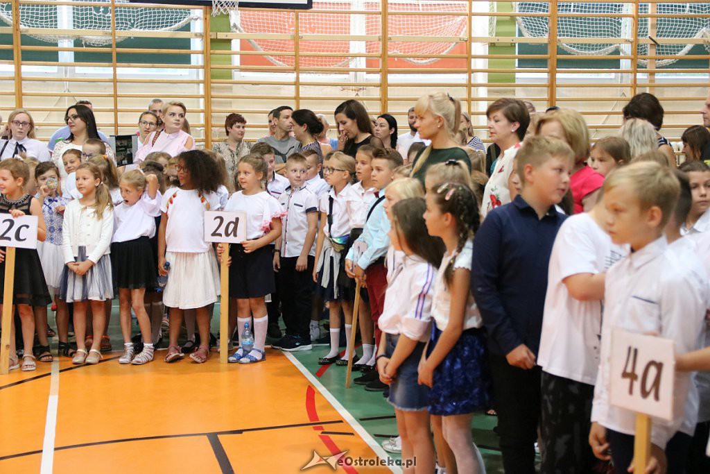 Rozpoczęcie roku szkolnego w SP nr 5 [02.09.2019] - zdjęcie #24 - eOstroleka.pl