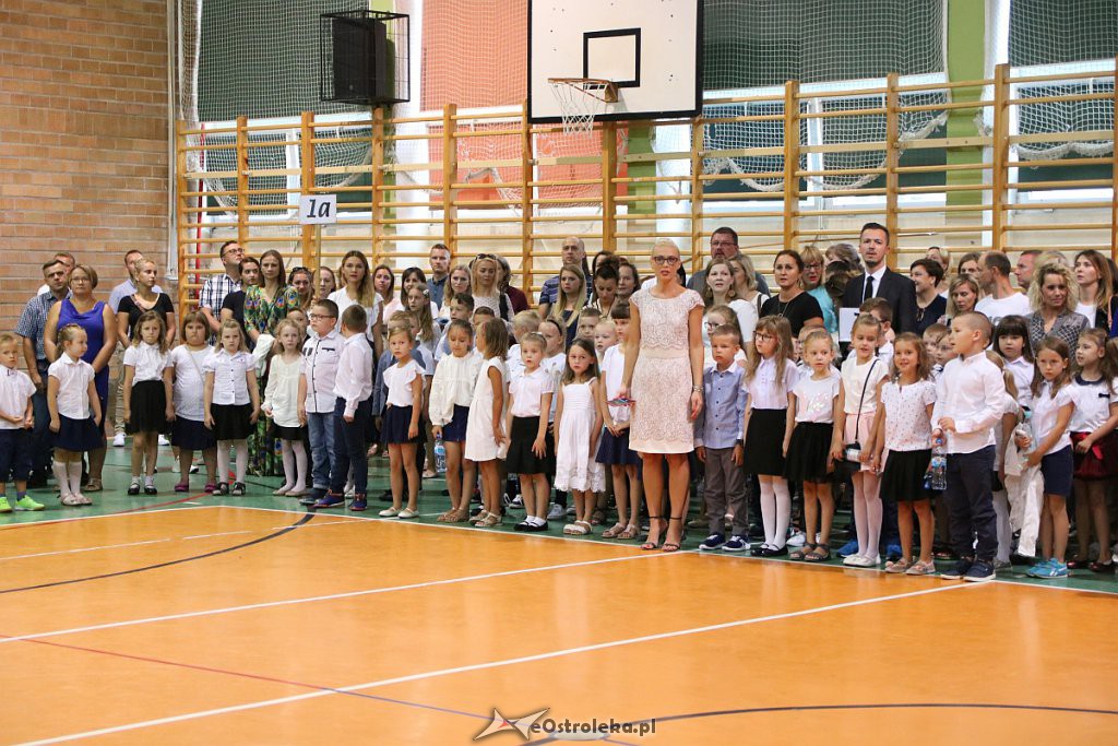 Rozpoczęcie roku szkolnego w SP nr 5 [02.09.2019] - zdjęcie #25 - eOstroleka.pl