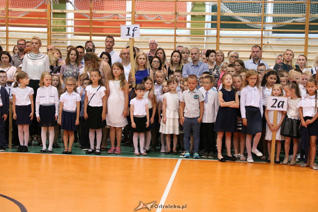 Rozpoczęcie roku szkolnego w SP nr 5 [02.09.2019] - zdjęcie #28 - eOstroleka.pl