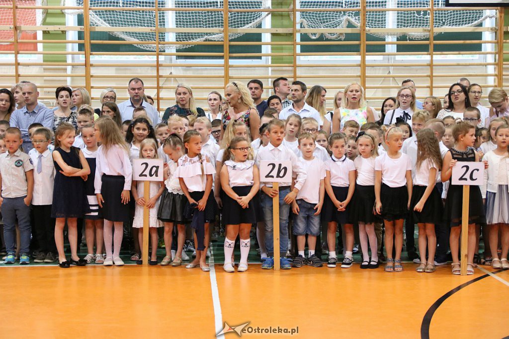 Rozpoczęcie roku szkolnego w SP nr 5 [02.09.2019] - zdjęcie #30 - eOstroleka.pl