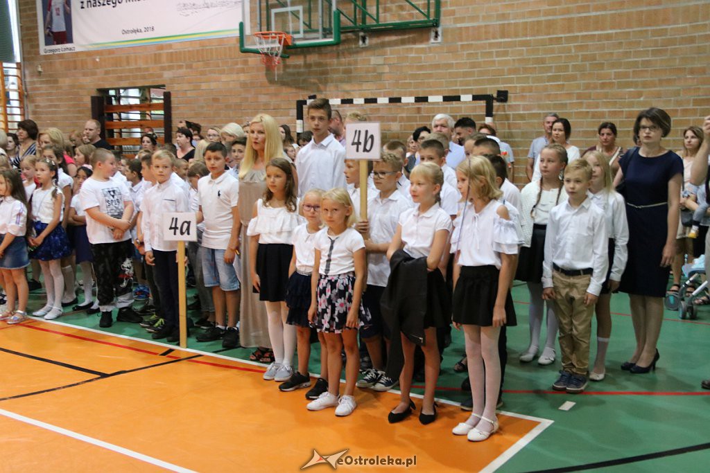 Rozpoczęcie roku szkolnego w SP nr 5 [02.09.2019] - zdjęcie #34 - eOstroleka.pl