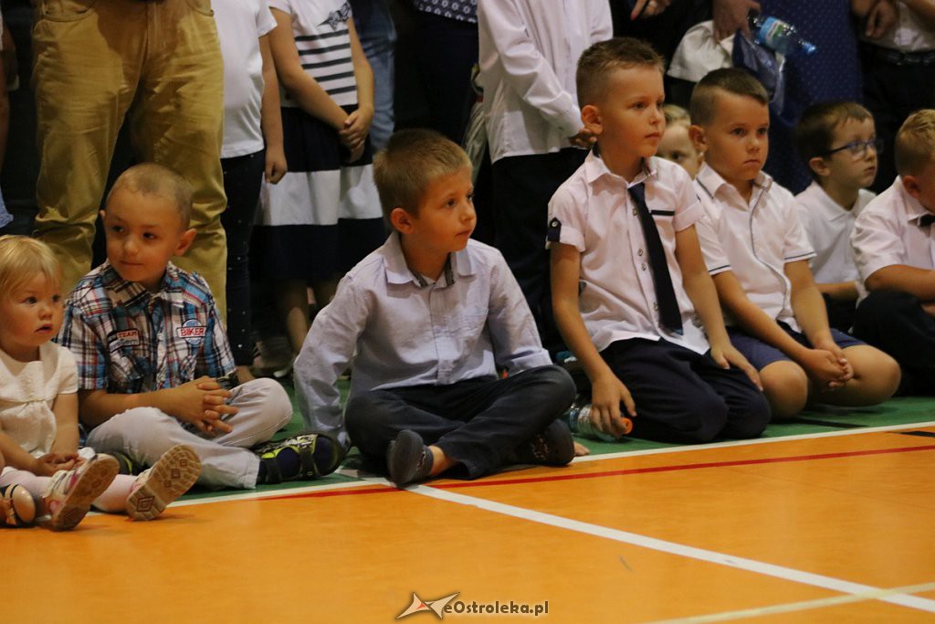 Rozpoczęcie roku szkolnego w SP nr 5 [02.09.2019] - zdjęcie #54 - eOstroleka.pl
