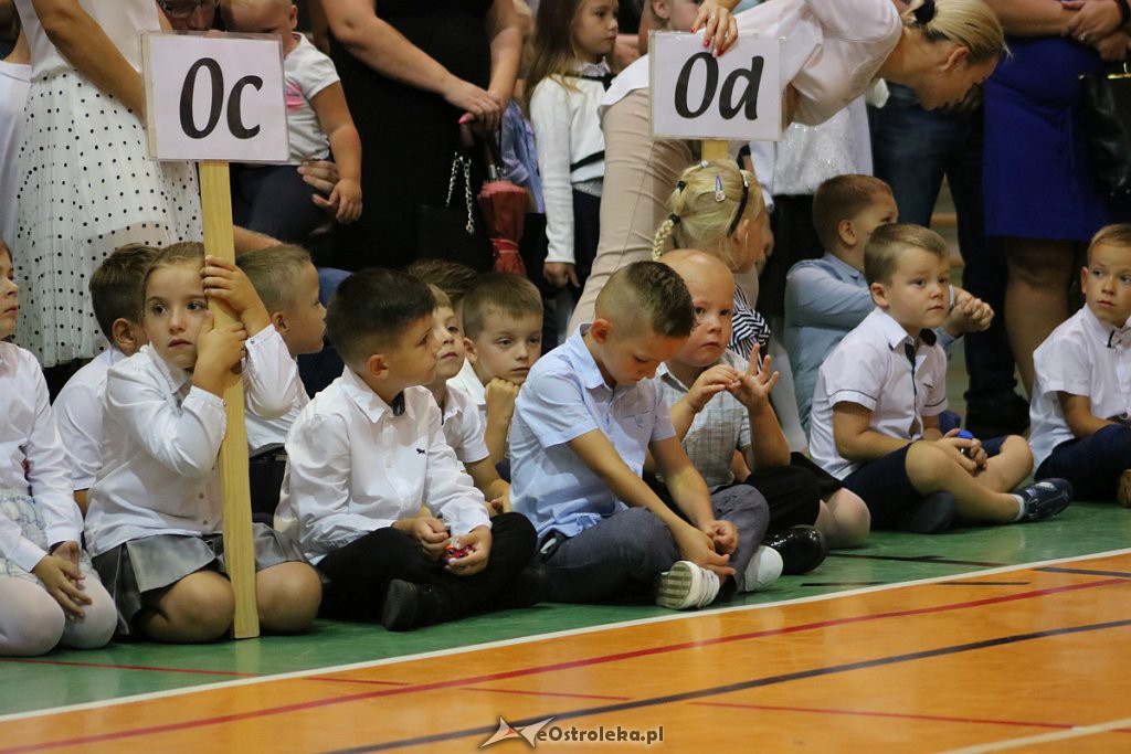 Rozpoczęcie roku szkolnego w SP nr 5 [02.09.2019] - zdjęcie #57 - eOstroleka.pl