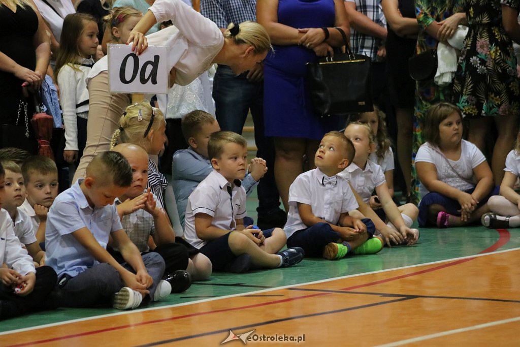 Rozpoczęcie roku szkolnego w SP nr 5 [02.09.2019] - zdjęcie #128 - eOstroleka.pl