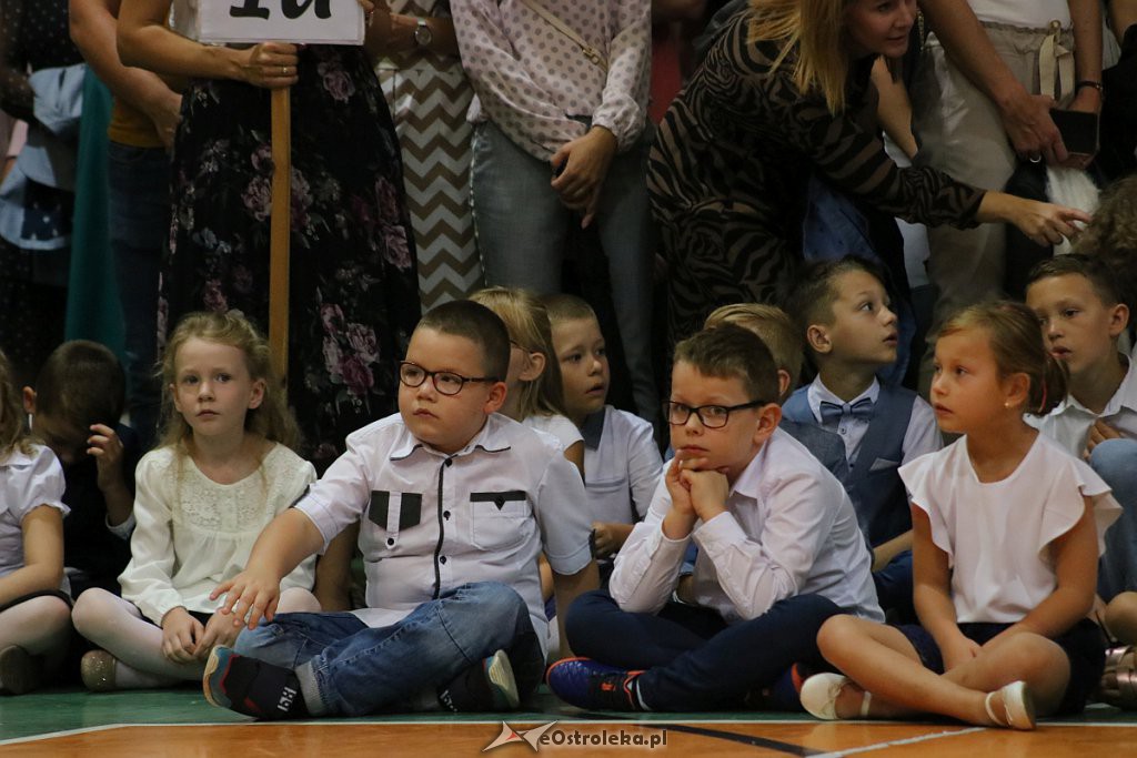 Rozpoczęcie roku szkolnego w SP nr 5 [02.09.2019] - zdjęcie #154 - eOstroleka.pl