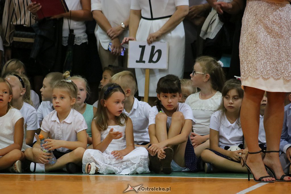 Rozpoczęcie roku szkolnego w SP nr 5 [02.09.2019] - zdjęcie #123 - eOstroleka.pl
