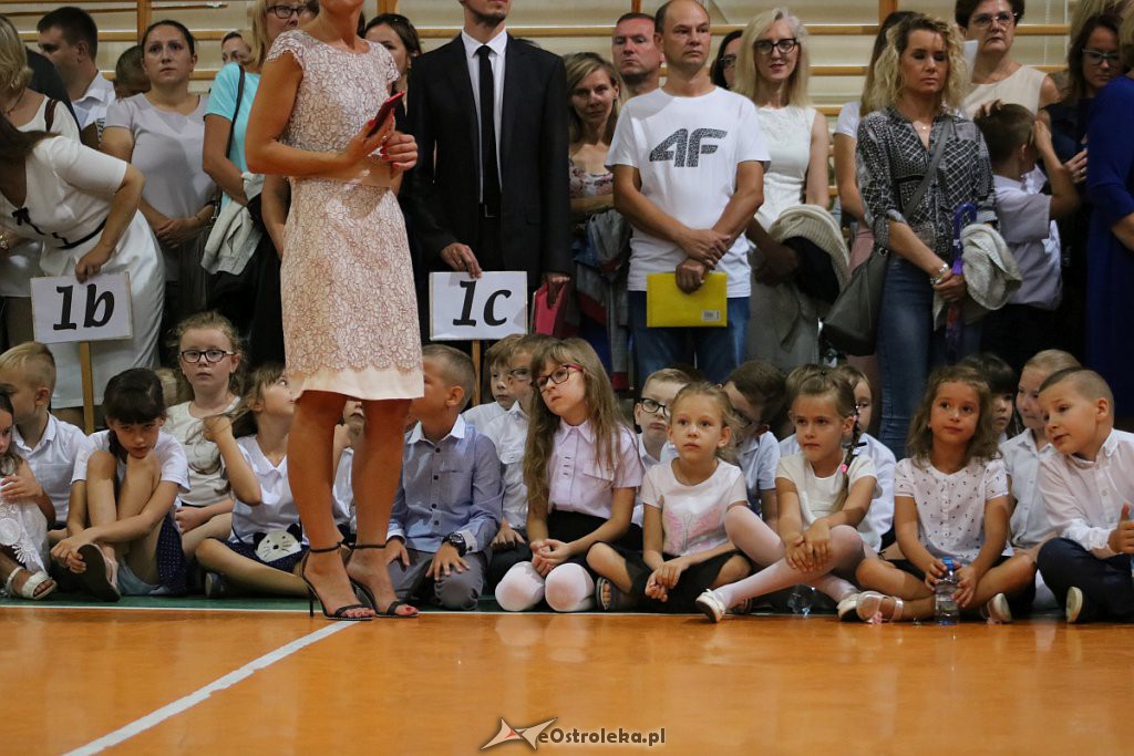 Rozpoczęcie roku szkolnego w SP nr 5 [02.09.2019] - zdjęcie #122 - eOstroleka.pl