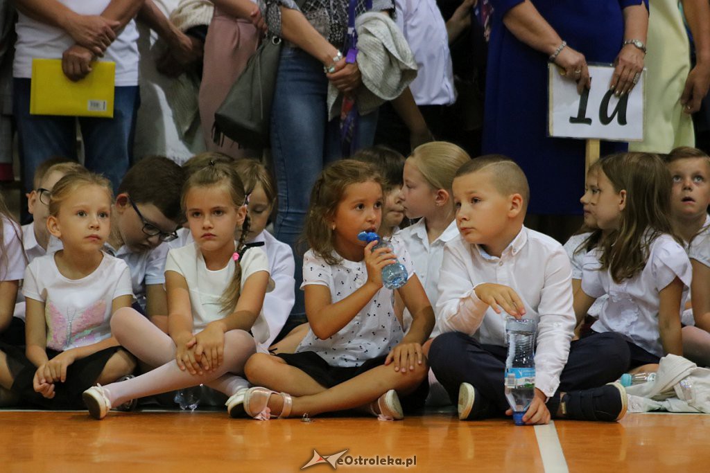 Rozpoczęcie roku szkolnego w SP nr 5 [02.09.2019] - zdjęcie #120 - eOstroleka.pl
