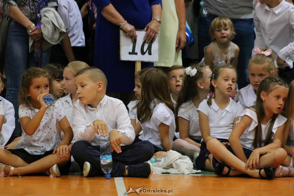 Rozpoczęcie roku szkolnego w SP nr 5 [02.09.2019] - zdjęcie #119 - eOstroleka.pl