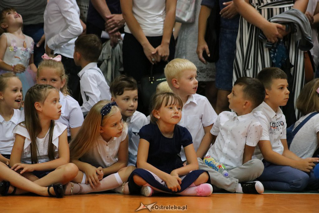 Rozpoczęcie roku szkolnego w SP nr 5 [02.09.2019] - zdjęcie #117 - eOstroleka.pl
