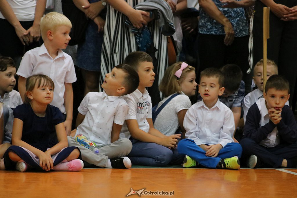 Rozpoczęcie roku szkolnego w SP nr 5 [02.09.2019] - zdjęcie #116 - eOstroleka.pl