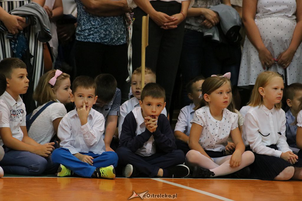 Rozpoczęcie roku szkolnego w SP nr 5 [02.09.2019] - zdjęcie #115 - eOstroleka.pl