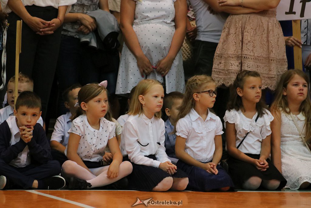 Rozpoczęcie roku szkolnego w SP nr 5 [02.09.2019] - zdjęcie #114 - eOstroleka.pl