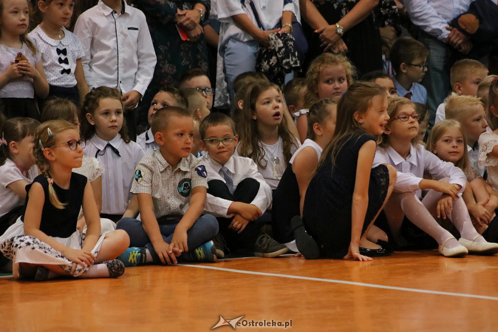 Rozpoczęcie roku szkolnego w SP nr 5 [02.09.2019] - zdjęcie #111 - eOstroleka.pl
