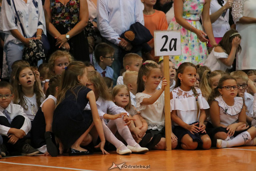 Rozpoczęcie roku szkolnego w SP nr 5 [02.09.2019] - zdjęcie #110 - eOstroleka.pl