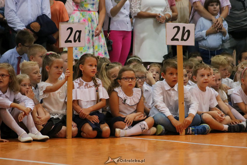 Rozpoczęcie roku szkolnego w SP nr 5 [02.09.2019] - zdjęcie #109 - eOstroleka.pl