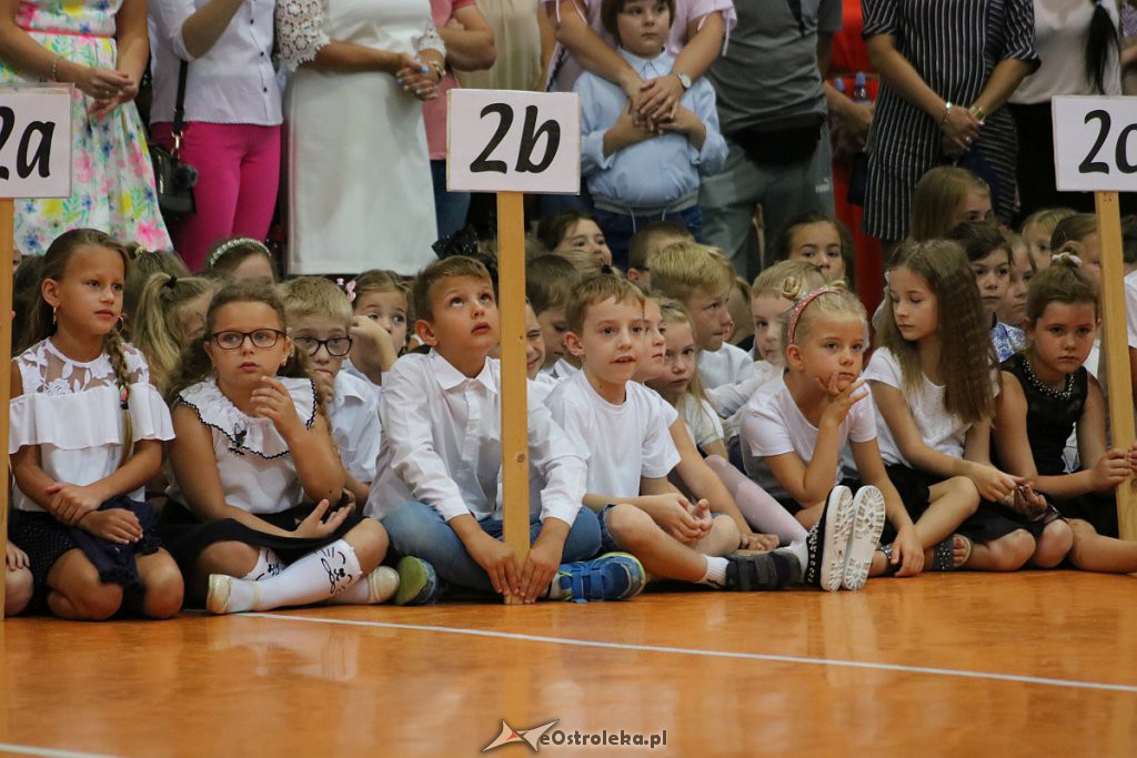 Rozpoczęcie roku szkolnego w SP nr 5 [02.09.2019] - zdjęcie #78 - eOstroleka.pl