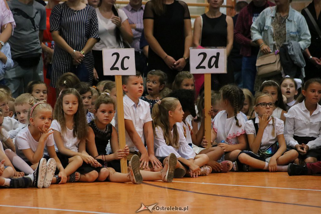 Rozpoczęcie roku szkolnego w SP nr 5 [02.09.2019] - zdjęcie #106 - eOstroleka.pl