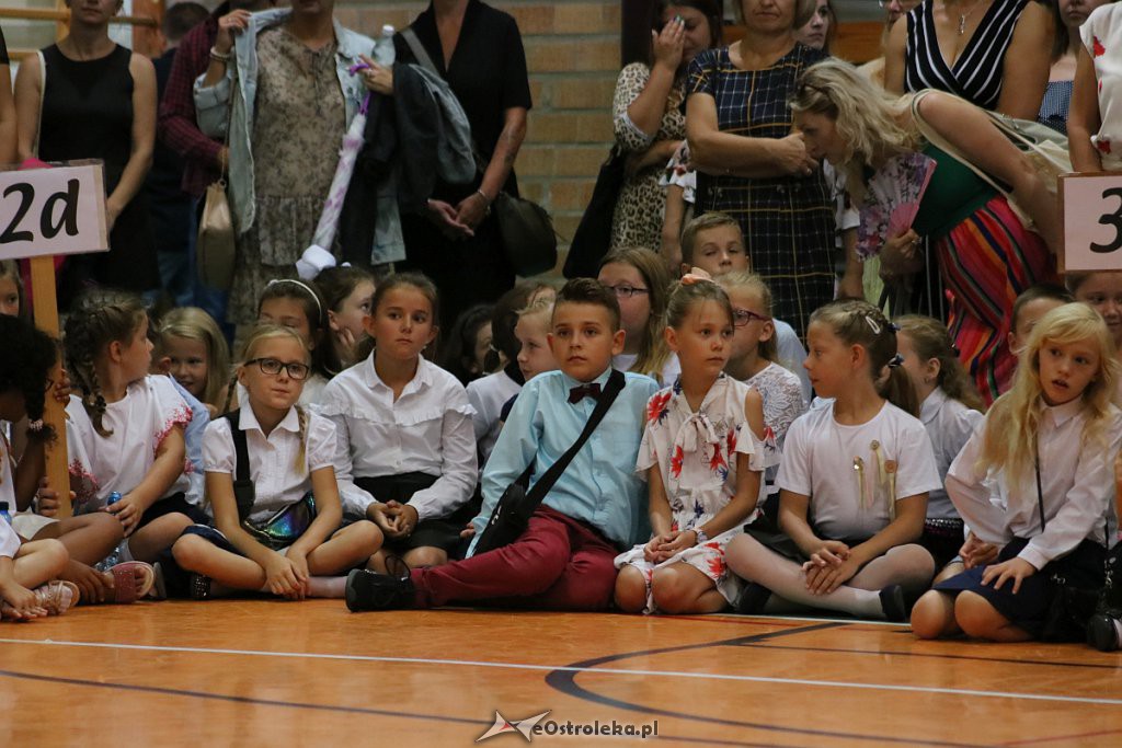 Rozpoczęcie roku szkolnego w SP nr 5 [02.09.2019] - zdjęcie #104 - eOstroleka.pl