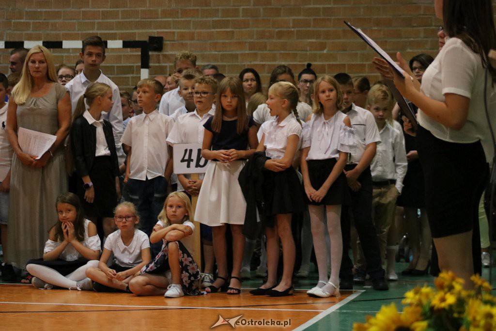 Rozpoczęcie roku szkolnego w SP nr 5 [02.09.2019] - zdjęcie #99 - eOstroleka.pl