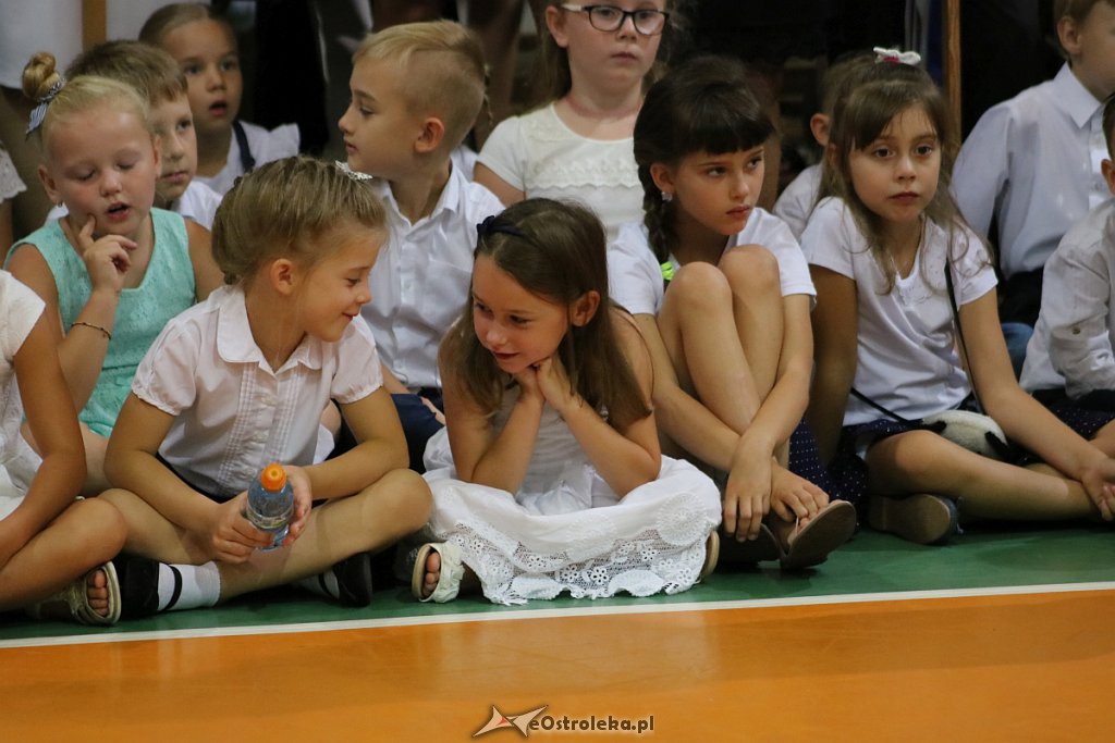 Rozpoczęcie roku szkolnego w SP nr 5 [02.09.2019] - zdjęcie #91 - eOstroleka.pl