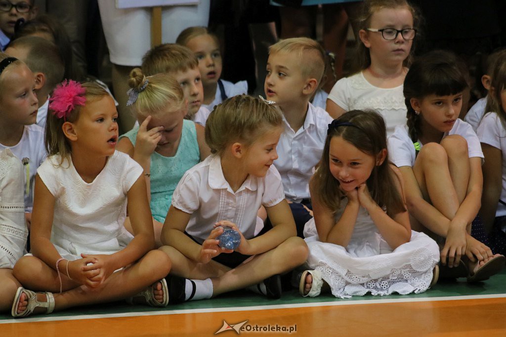 Rozpoczęcie roku szkolnego w SP nr 5 [02.09.2019] - zdjęcie #90 - eOstroleka.pl