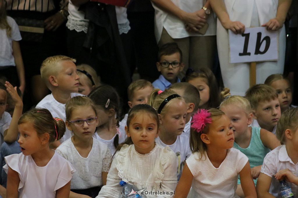 Rozpoczęcie roku szkolnego w SP nr 5 [02.09.2019] - zdjęcie #88 - eOstroleka.pl