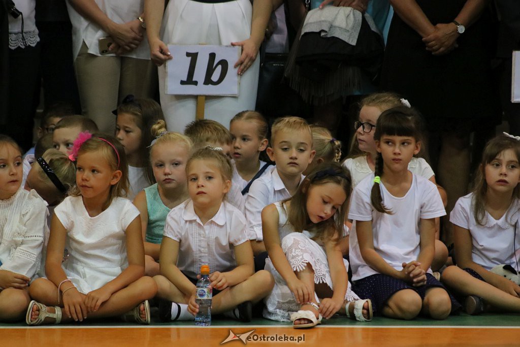 Rozpoczęcie roku szkolnego w SP nr 5 [02.09.2019] - zdjęcie #85 - eOstroleka.pl