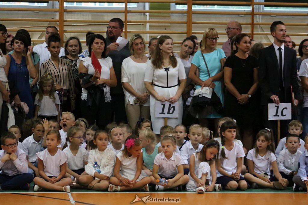 Rozpoczęcie roku szkolnego w SP nr 5 [02.09.2019] - zdjęcie #83 - eOstroleka.pl