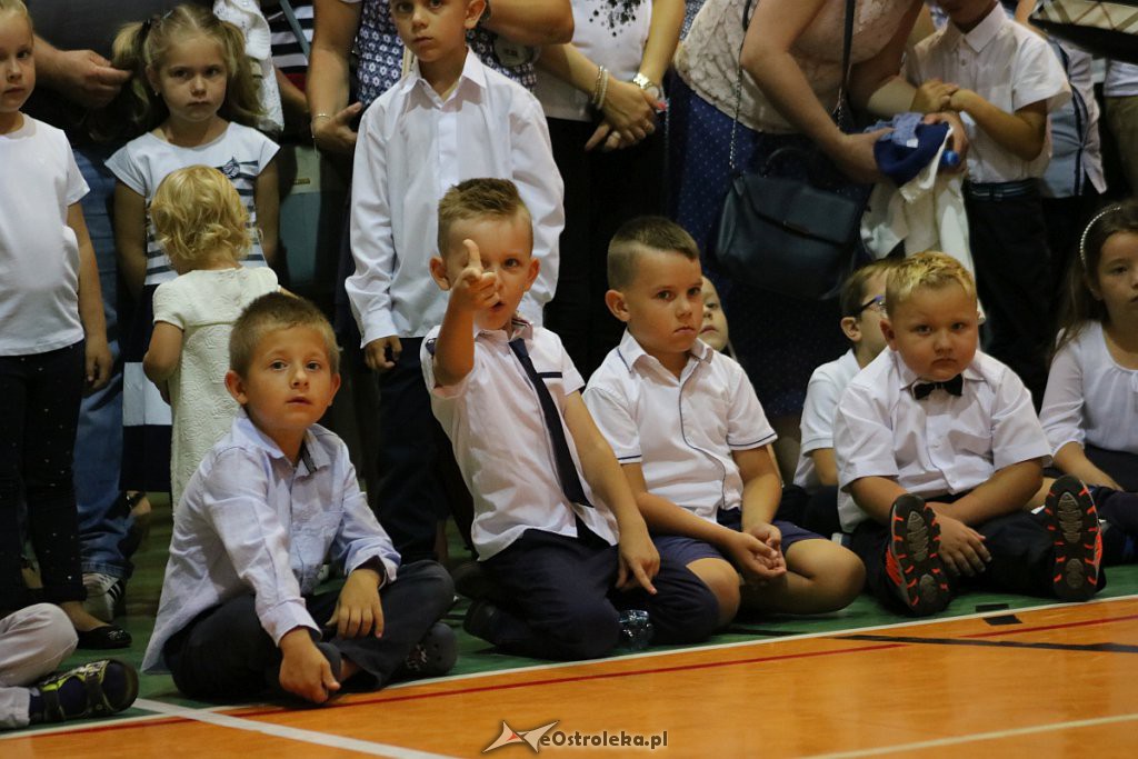 Rozpoczęcie roku szkolnego w SP nr 5 [02.09.2019] - zdjęcie #80 - eOstroleka.pl