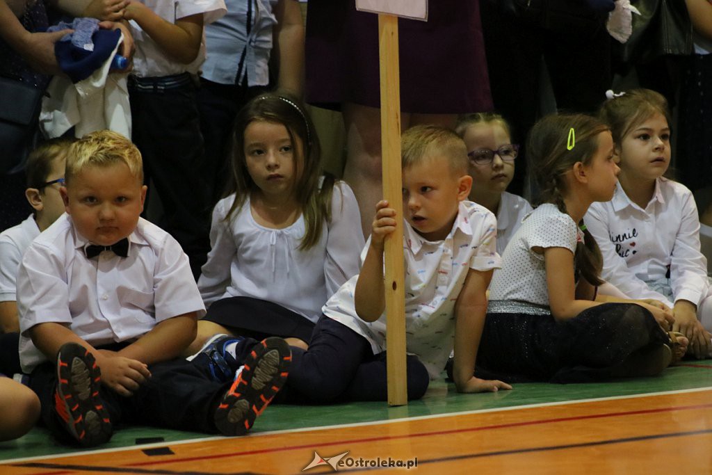 Rozpoczęcie roku szkolnego w SP nr 5 [02.09.2019] - zdjęcie #78 - eOstroleka.pl
