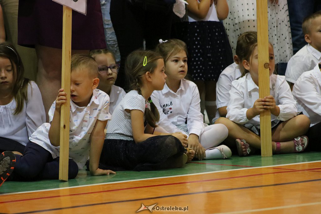 Rozpoczęcie roku szkolnego w SP nr 5 [02.09.2019] - zdjęcie #77 - eOstroleka.pl