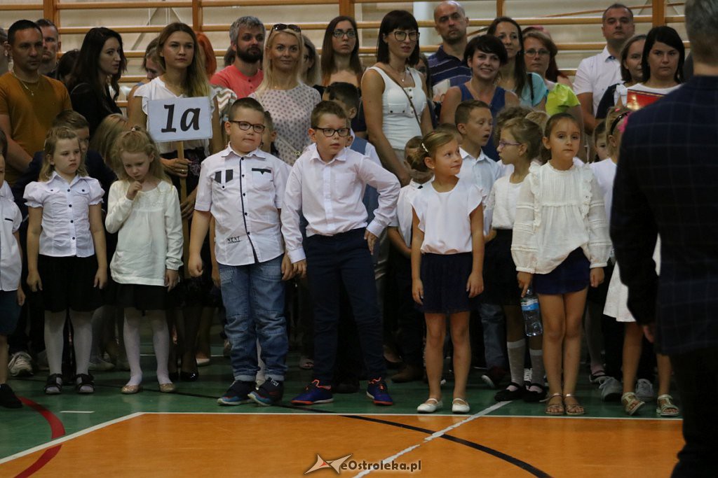 Rozpoczęcie roku szkolnego w SP nr 5 [02.09.2019] - zdjęcie #73 - eOstroleka.pl