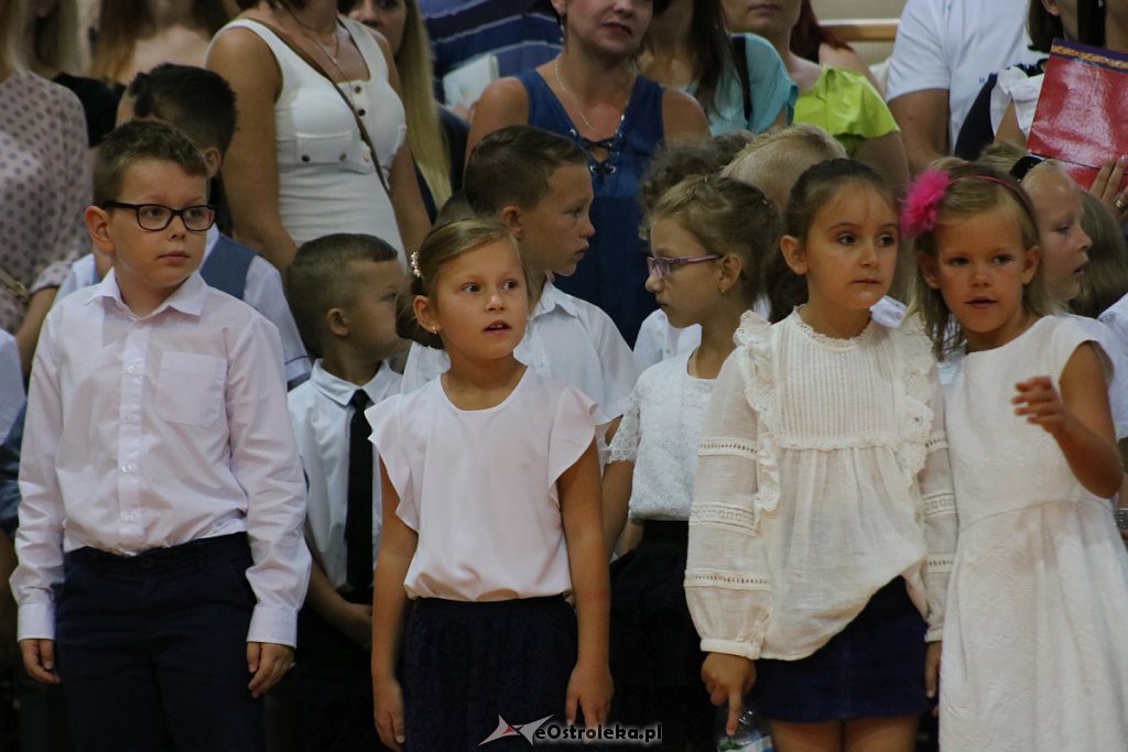 Rozpoczęcie roku szkolnego w SP nr 5 [02.09.2019] - zdjęcie #72 - eOstroleka.pl