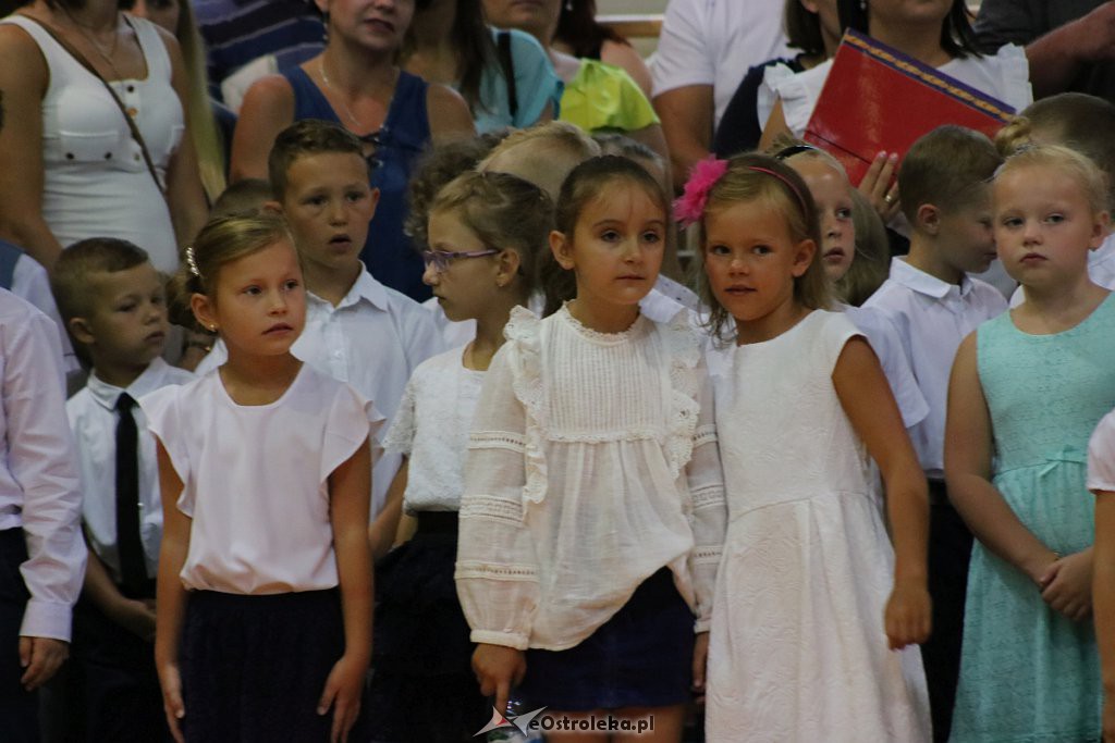 Rozpoczęcie roku szkolnego w SP nr 5 [02.09.2019] - zdjęcie #71 - eOstroleka.pl