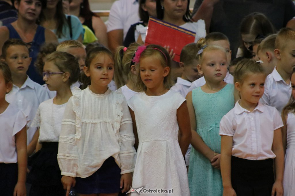 Rozpoczęcie roku szkolnego w SP nr 5 [02.09.2019] - zdjęcie #70 - eOstroleka.pl