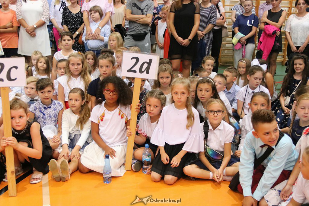 Rozpoczęcie roku szkolnego w SP nr 5 [02.09.2019] - zdjęcie #62 - eOstroleka.pl
