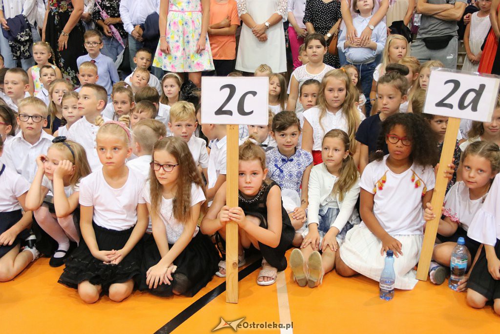Rozpoczęcie roku szkolnego w SP nr 5 [02.09.2019] - zdjęcie #61 - eOstroleka.pl