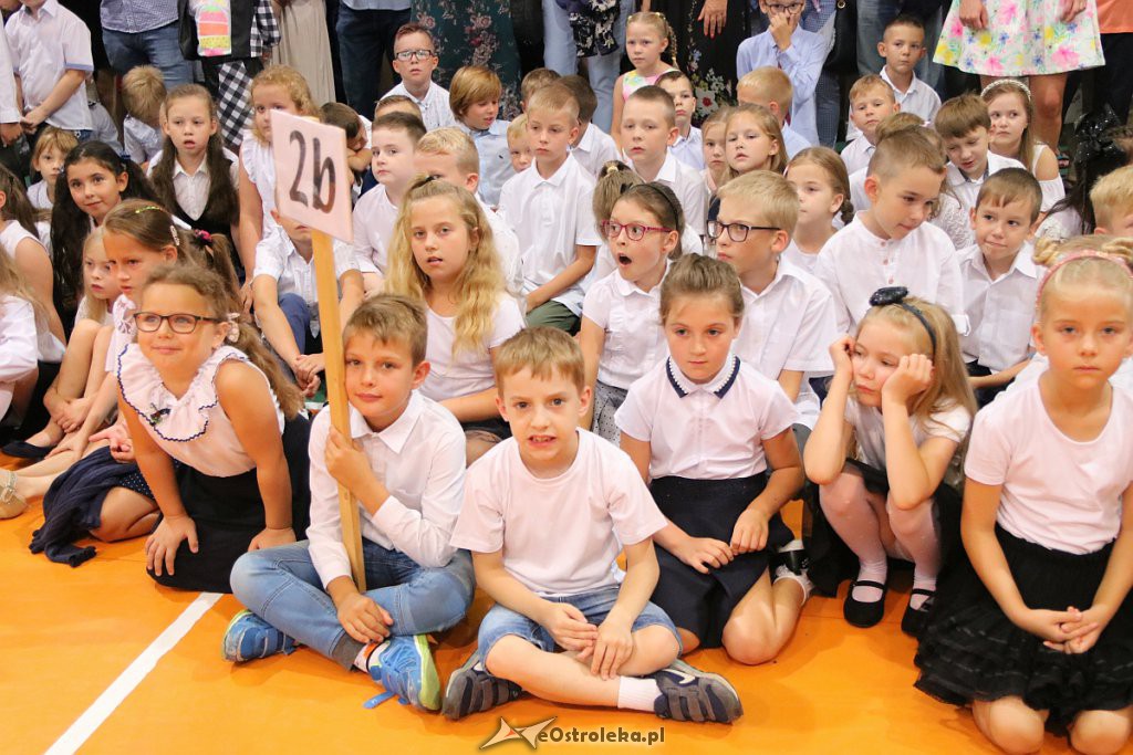 Rozpoczęcie roku szkolnego w SP nr 5 [02.09.2019] - zdjęcie #59 - eOstroleka.pl