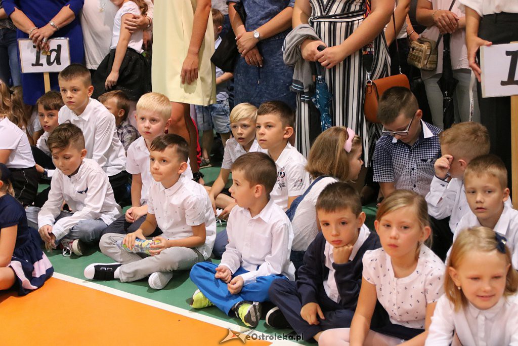 Rozpoczęcie roku szkolnego w SP nr 5 [02.09.2019] - zdjęcie #55 - eOstroleka.pl