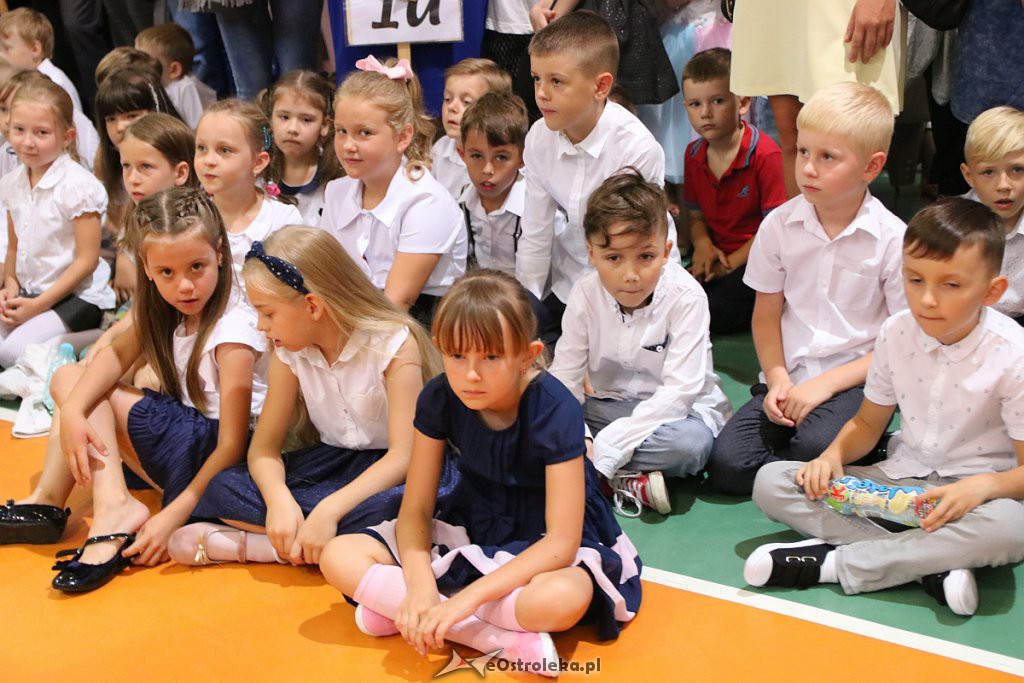 Rozpoczęcie roku szkolnego w SP nr 5 [02.09.2019] - zdjęcie #53 - eOstroleka.pl