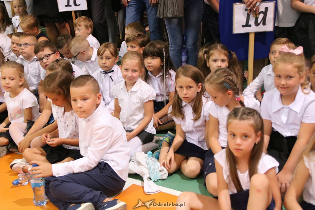Rozpoczęcie roku szkolnego w SP nr 5 [02.09.2019] - zdjęcie #51 - eOstroleka.pl